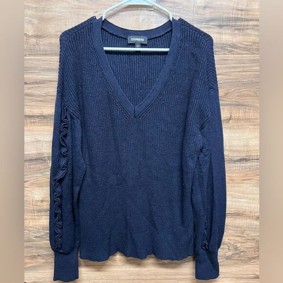 Express medium sweater - Picture 1 of 3